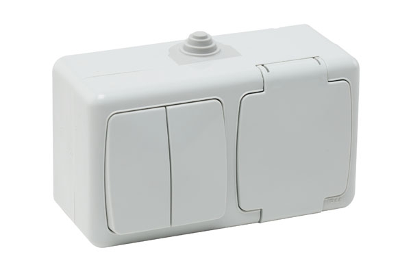 Коммутатор + Заземленная розетка с крышкой (Yatay) / 40502605